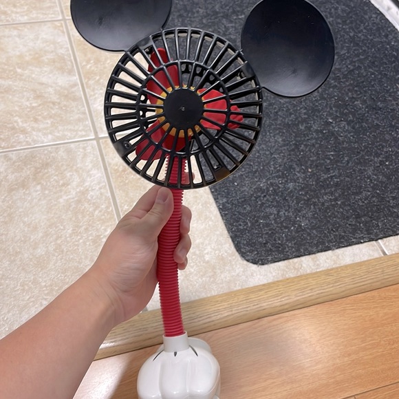 Disneyworld Mickey Mouse fan - Picture 1 of 1